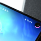 Imagen para el artículo titulado Esta aplicación aprovecha el agujero en la pantalla del Galaxy S10 para indicarte cuánta batería te queda